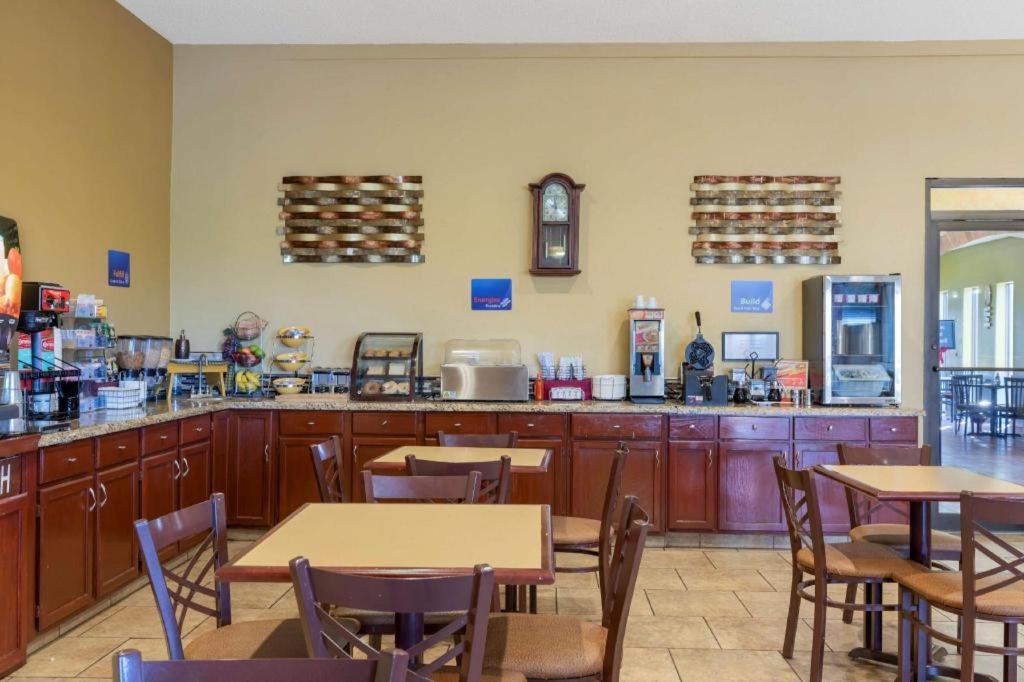 Best Western Taylor Inn מראה חיצוני תמונה
