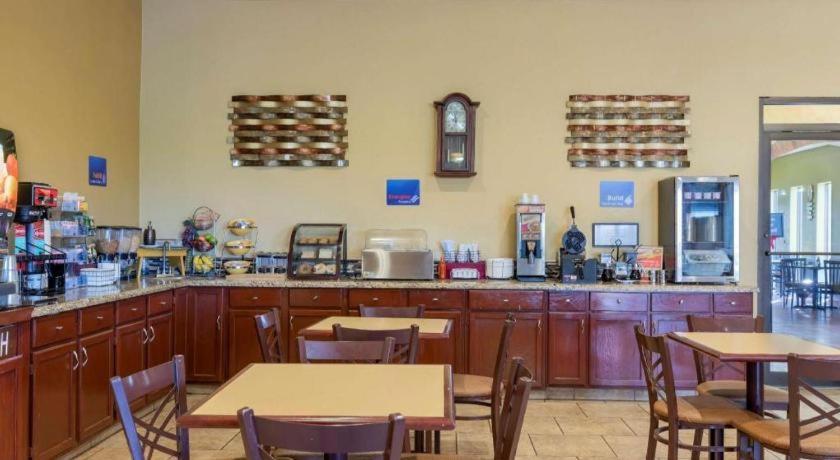 Best Western Taylor Inn מראה חיצוני תמונה